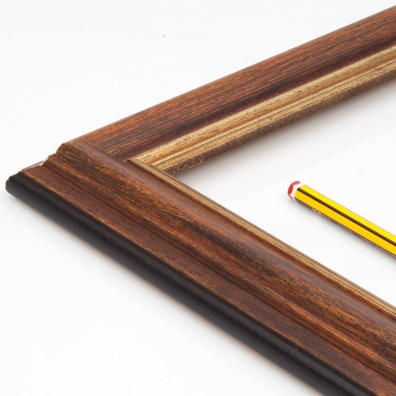marco madera color nogal y filo dorado