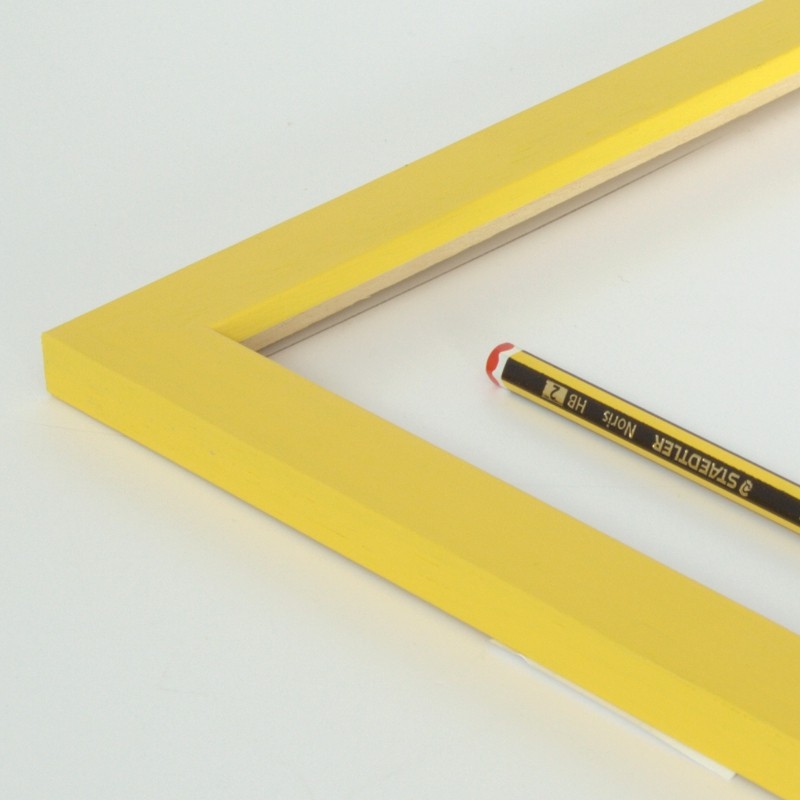 marco amarillo 2 cm.
